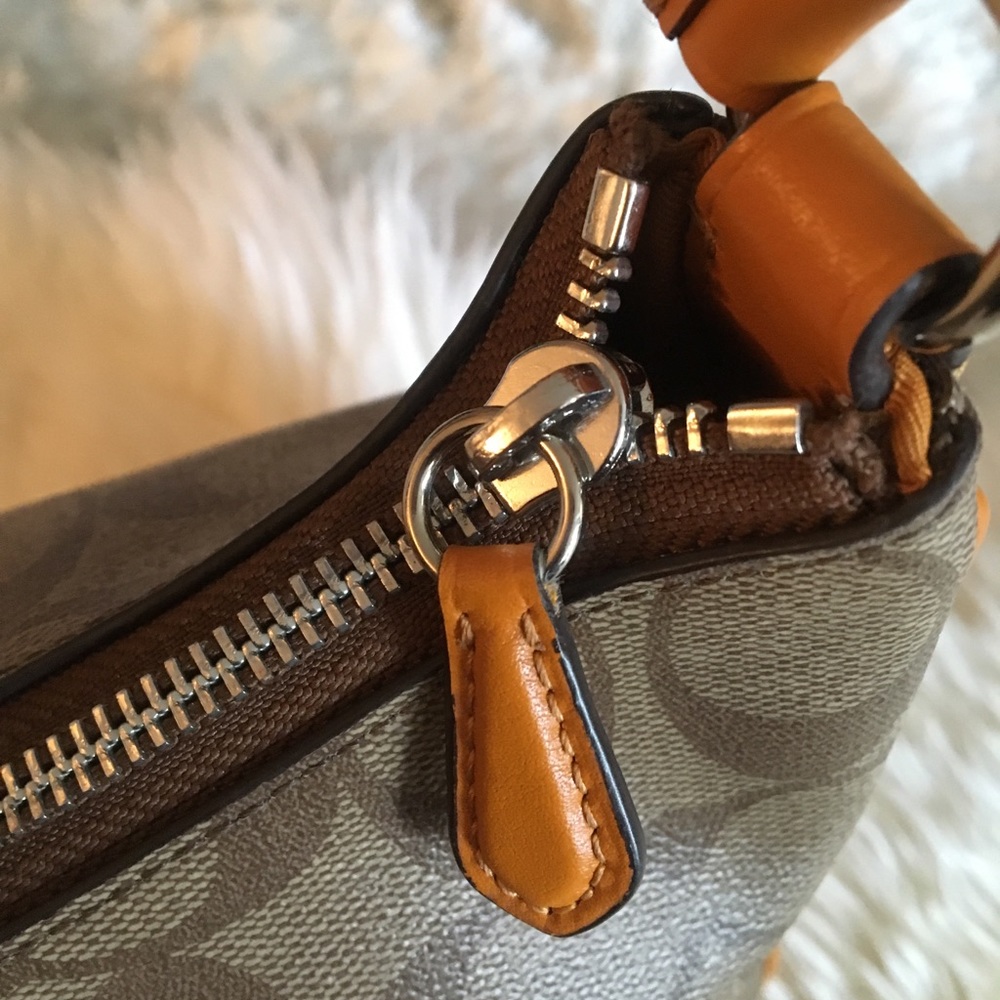 AUTHENTIC VERY GENTLY USED COACH BAG